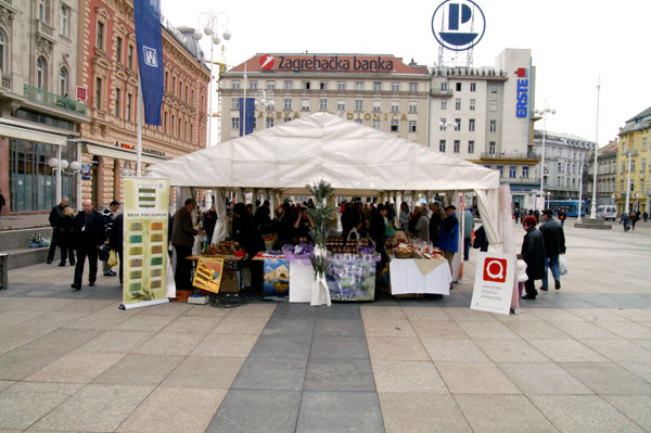 2010. 03. 26. - Hrvatski otočni proizvodi na Uskršnjem sajmu na Trgu bana Jelačića